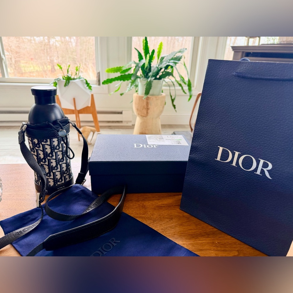 Dior Navy Blue Stainless Water Tumbler/Crossbody Bag With Dust bag Box & Bag GWP - Picture 2 of 16